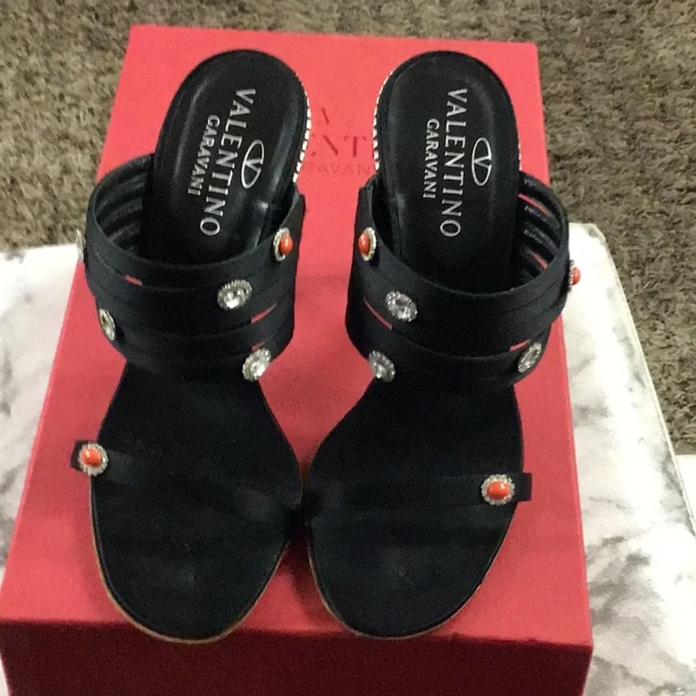 Valentino Gorgeous embellished shoe - Picture 2 of 11